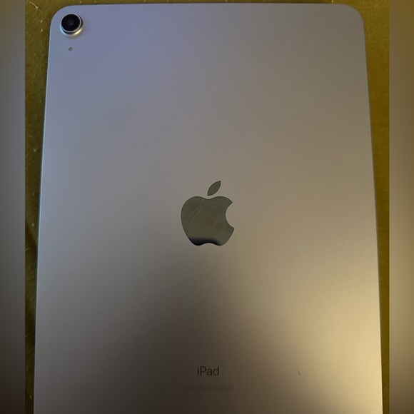 2022 IPad PRO 12.9 Inch 256GB - Picture 5 of 8